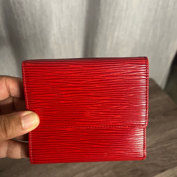 Louis Vuttion Epi Compact wallet - Picture 2 of 12